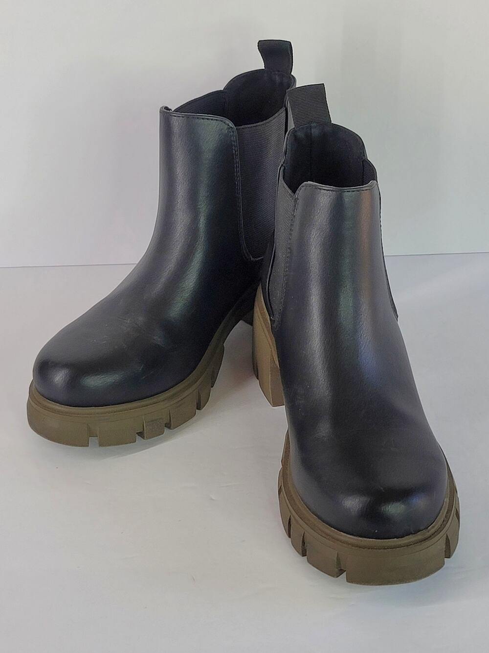 SODA Pioneer Black/Brown Chelsea Chunky Lug Sole Pull On Ankle Boots Size 7.5